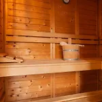 Reetdachhaus Mit Schwimmteich In Krienke - Barrierefrei, Sauna & Kamin