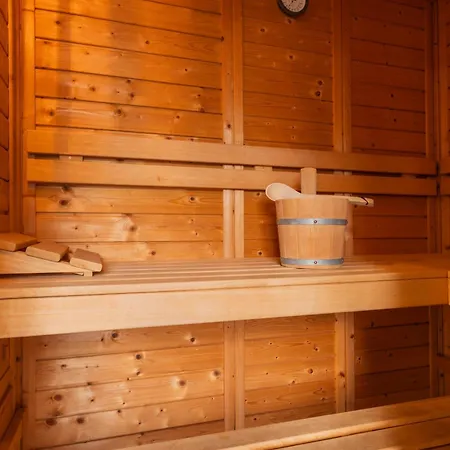Reetdachhaus Mit Schwimmteich In Krienke - Barrierefrei, Sauna & Kamin
