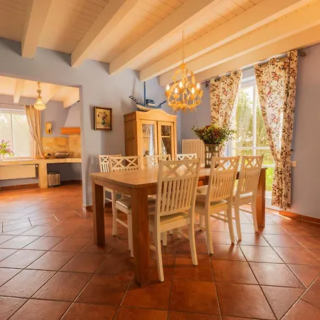 Reetdachhaus Mit Schwimmteich In Krienke - Barrierefrei, Sauna & Kamin *