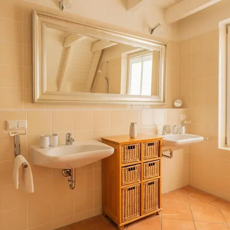 Reetdachhaus Mit Schwimmteich In Krienke Holiday home *