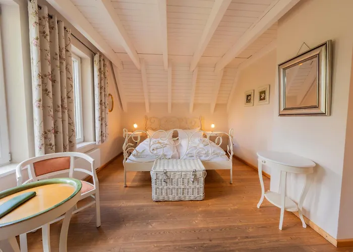 Reetdachhaus Mit Schwimmteich In Krienke Ferienhaus