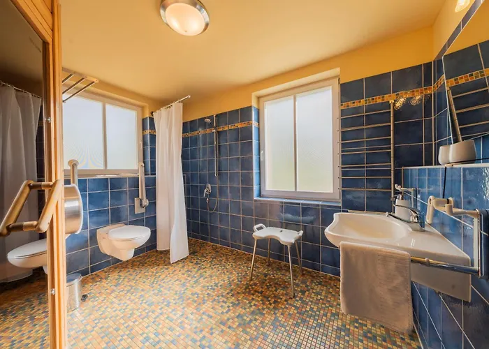 Reetdachhaus Mit Schwimmteich In Krienke Ferienhaus *