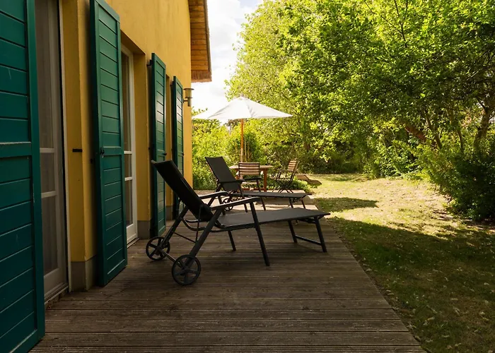 Reetdachhaus Mit Schwimmteich In Krienke