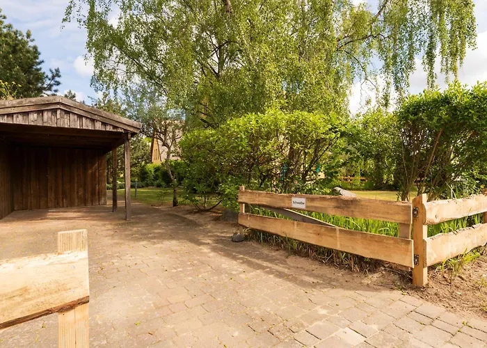 Reetdachhaus Mit Schwimmteich In Krienke *